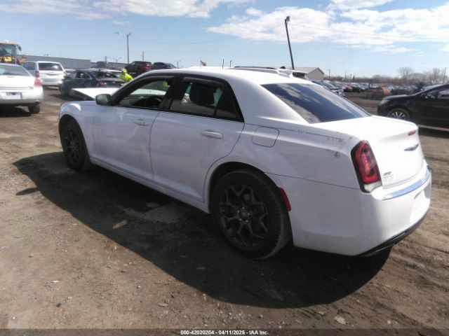 2019 CHRYSLER 300 2C3CCAGG9KH610673 Photo 2