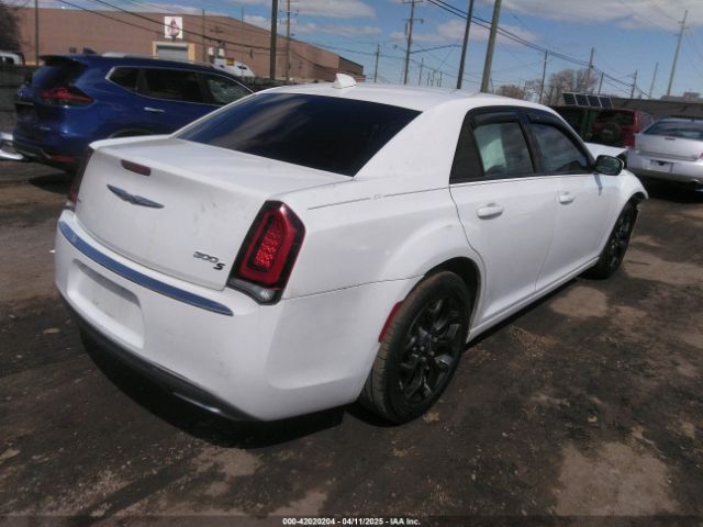 2019 CHRYSLER 300 2C3CCAGG9KH610673 Photo 3