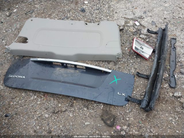 KNDMB5C12H6247879 KIA SEDONA LX