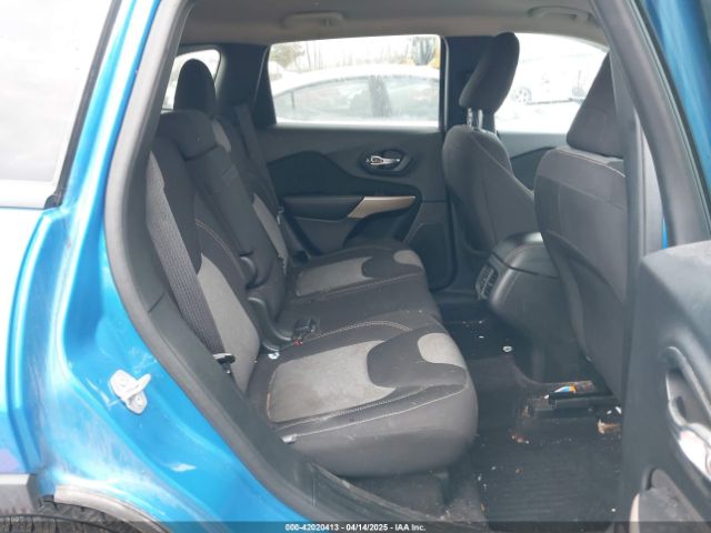 1C4PJLCB0JD595520 Jeep Cherokee Latitude Fwd