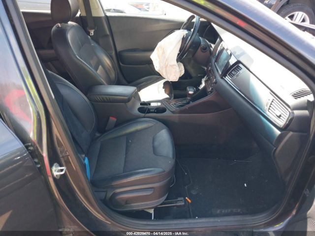 KNDCC3LC2K5252303 KIA Niro S Touring