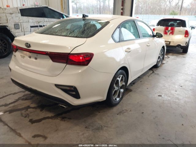 3KPF24AD5ME340898 KIA Forte Lxs