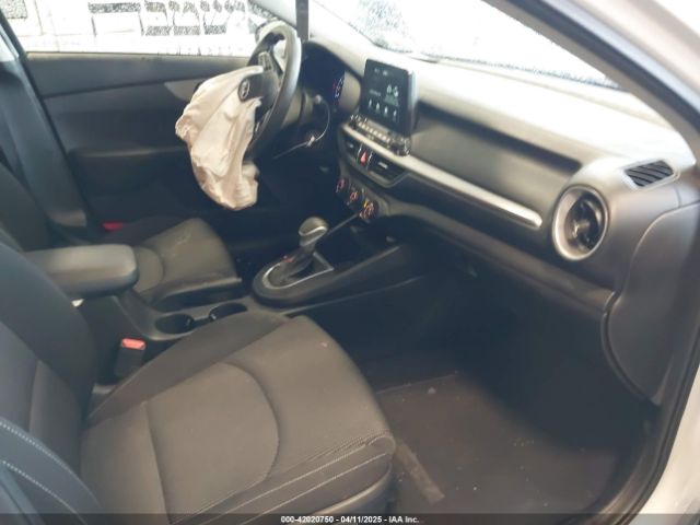 3KPF24AD5ME340898 KIA Forte Lxs