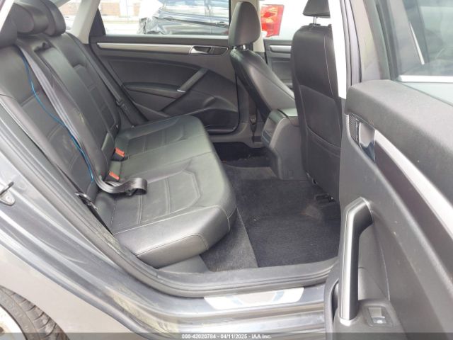 1VWDT7A37HC013054 Volkswagen Passat 1.8t R-line