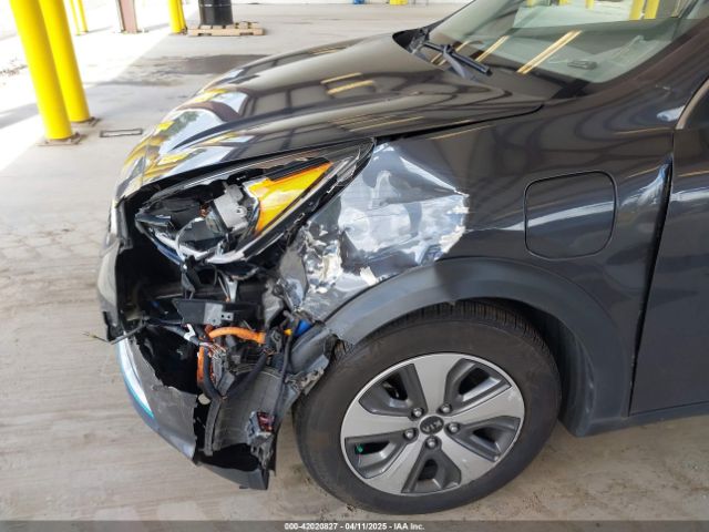 KNDCM3LD1K5217385 KIA Niro Plug-in Hybrid Lx