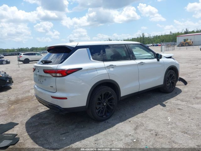 2022 MITSUBISHI OUTLANDER JA4J3UA85NZ055855 Photo 3