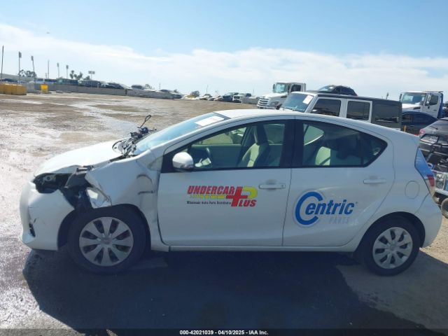 JTDKDTB35E1561818 Toyota Prius C One