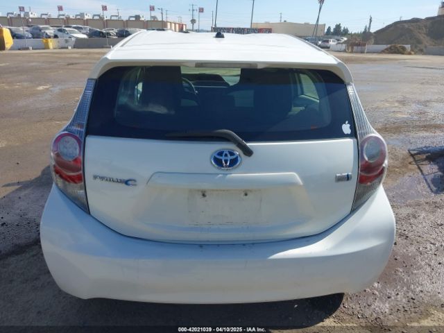 JTDKDTB35E1561818 Toyota Prius C One