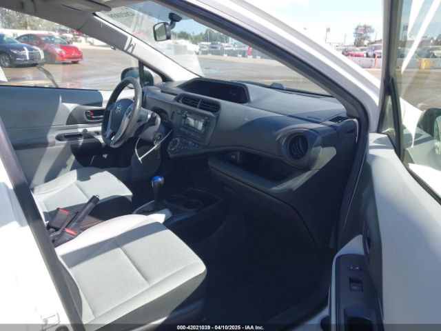 JTDKDTB35E1561818 Toyota Prius C One
