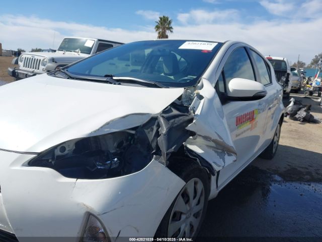 JTDKDTB35E1561818 Toyota Prius C One