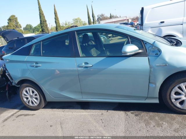 JTDKAMFU8N3188831 Toyota Prius L