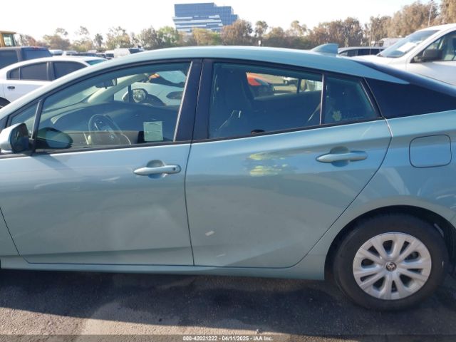 JTDKAMFU8N3188831 Toyota Prius L