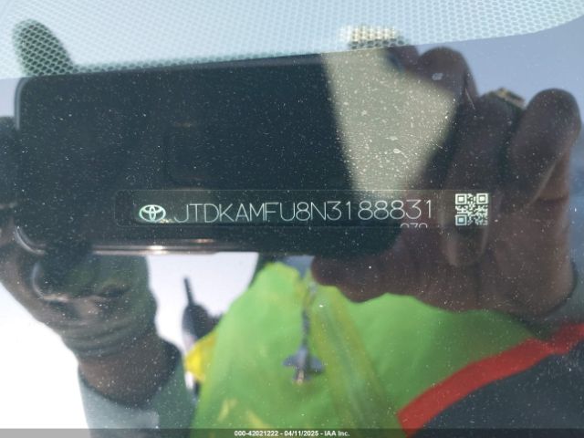 JTDKAMFU8N3188831 Toyota Prius L