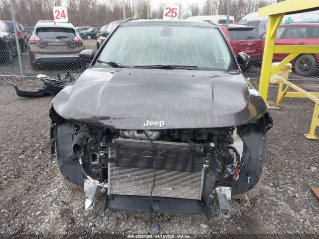 3C4NJDBB6KT682719 Jeep Compass Latitude 4x4