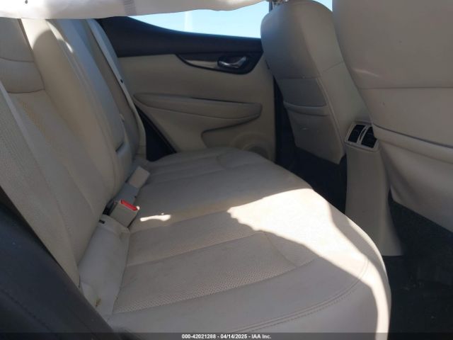 JN1BJ1CR3HW108985 Nissan Rogue Sport Sl