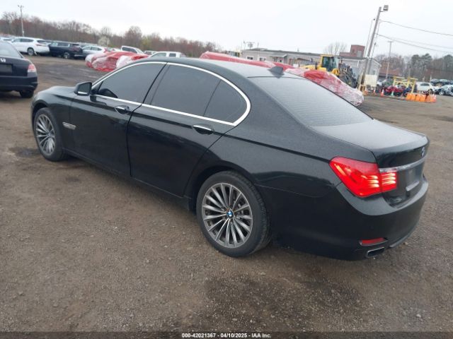 2011 BMW 740I WBAKA4C55BC612584 Photo 2