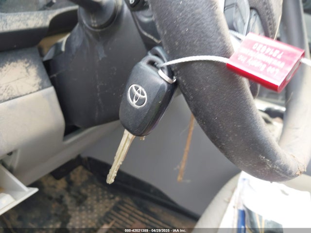 5TDZARFH3KS057864 Toyota Highlander Le