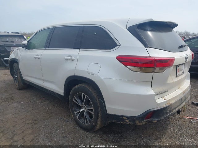 5TDZARFH3KS057864 Toyota Highlander Le