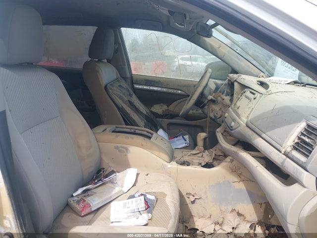 5TDZARFH3KS057864 Toyota Highlander Le