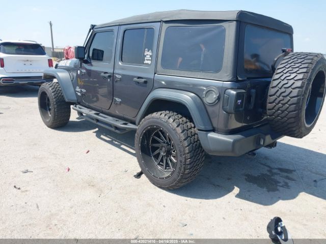 1C4HJXDG8JW167060 Jeep Wrangler Unlimited Sport S 4x4