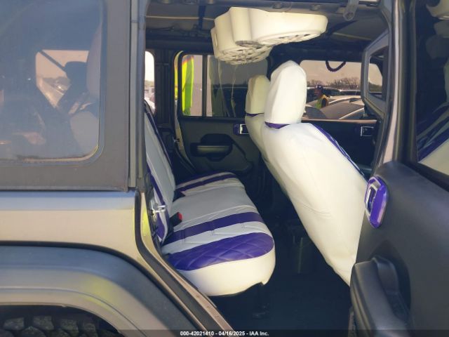 1C4HJXDG8JW167060 Jeep Wrangler Unlimited Sport S 4x4