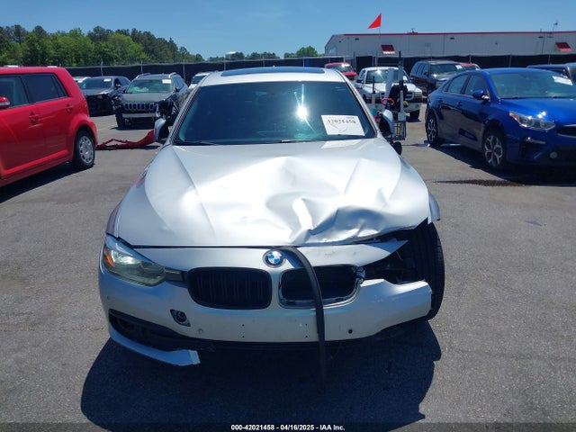 BMW 320i Xdrive 2016 WBA8E5G57GNT41733 Image 13