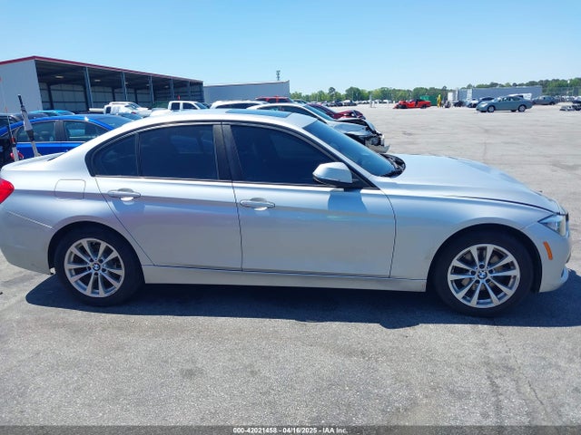 BMW 320i Xdrive 2016 WBA8E5G57GNT41733 Image 14
