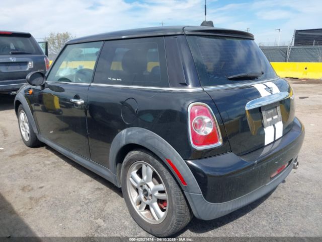 2011 MINI COOPER WMWSU3C57BT182560 Photo 2