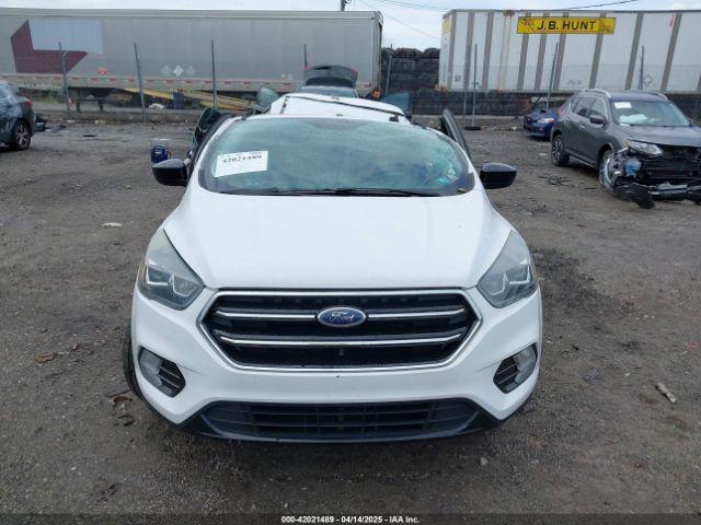 1FMCU9G91HUC17907 Ford ESCAPE SE