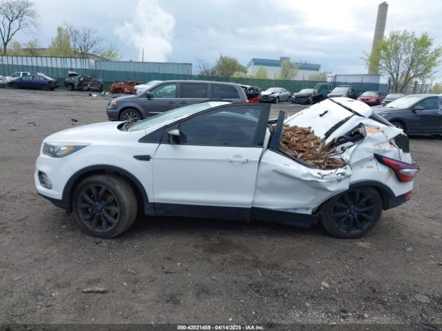 1FMCU9G91HUC17907 Ford ESCAPE SE