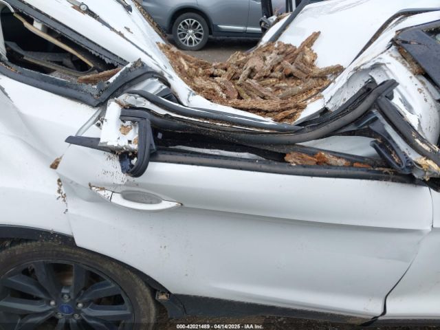1FMCU9G91HUC17907 Ford ESCAPE SE