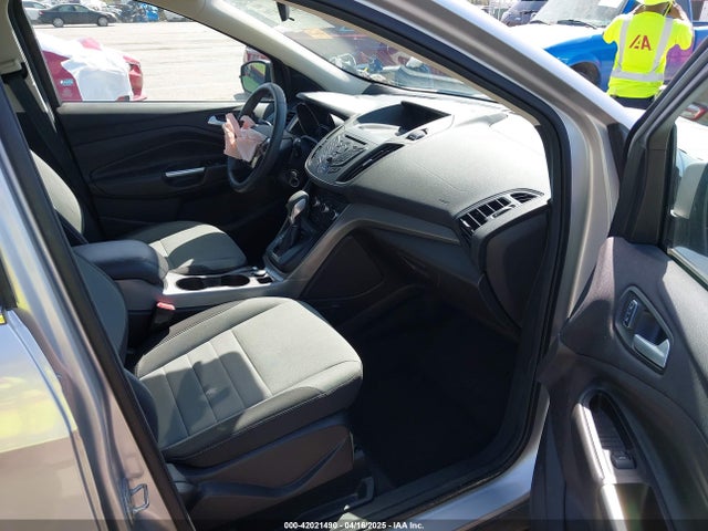 1FMCU9G98GUA10333 Ford ESCAPE SE