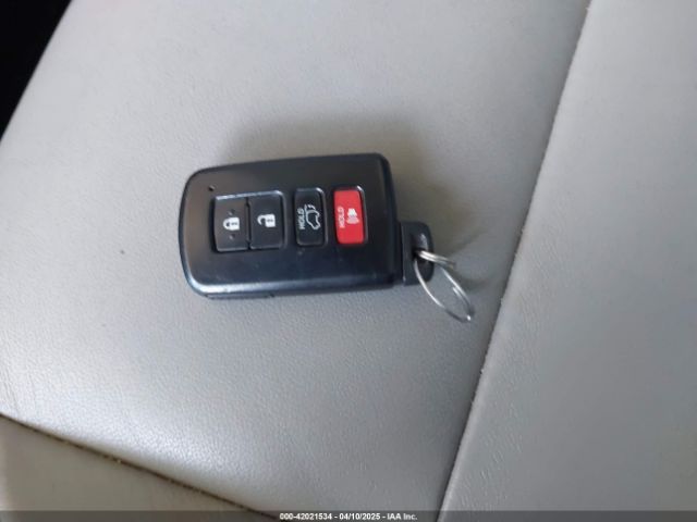 5TDKZRFH0JS549924 Toyota Highlander Xle