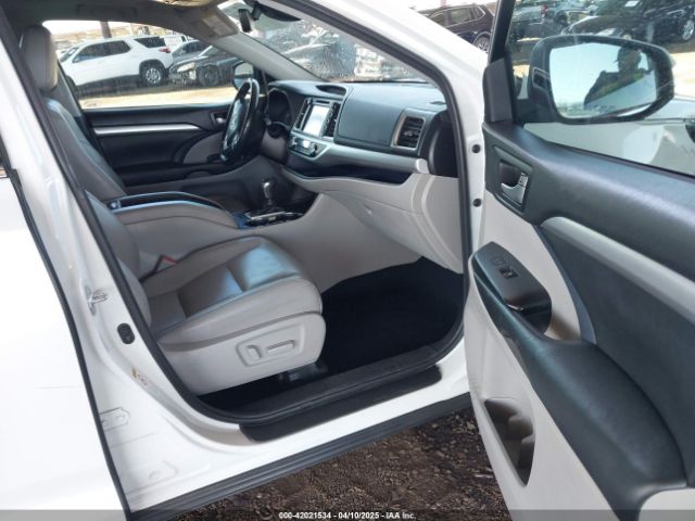 5TDKZRFH0JS549924 Toyota Highlander Xle