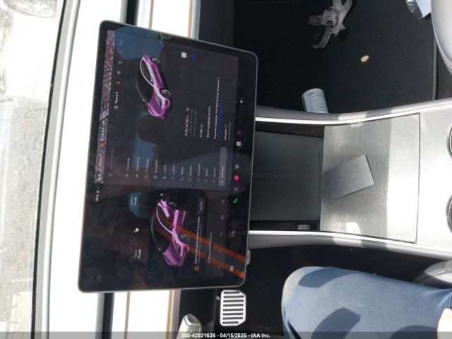 5YJ3E1EB3KF437073 Tesla MODEL 3