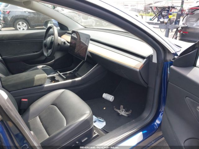 5YJ3E1EB3KF437073 Tesla MODEL 3