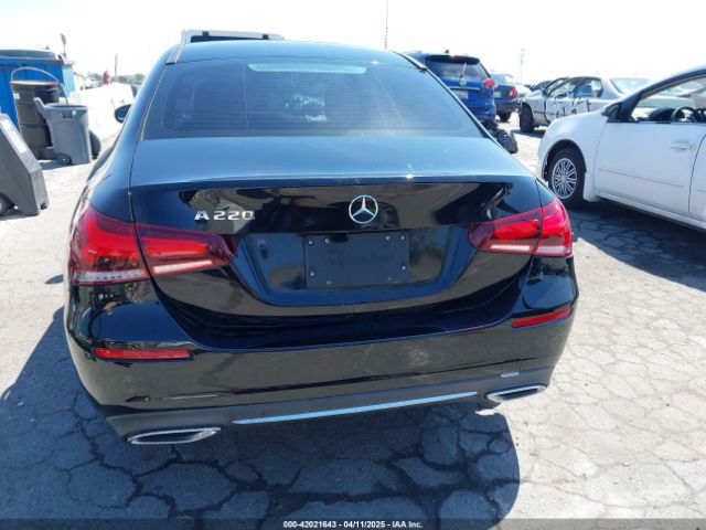 WDD3G4EB5KW025296 Mercedes-Benz A 220