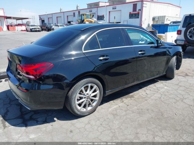 WDD3G4EB5KW025296 Mercedes-Benz A 220