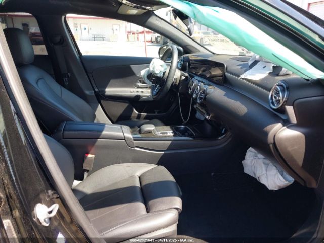 WDD3G4EB5KW025296 Mercedes-Benz A 220