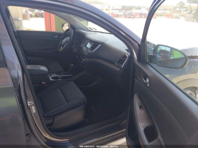 KM8J33A4XHU438510 Hyundai TUCSON SE