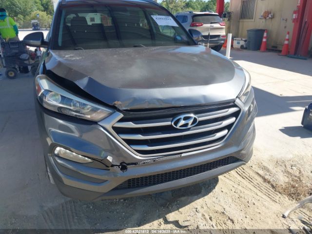 KM8J33A4XHU438510 Hyundai TUCSON SE