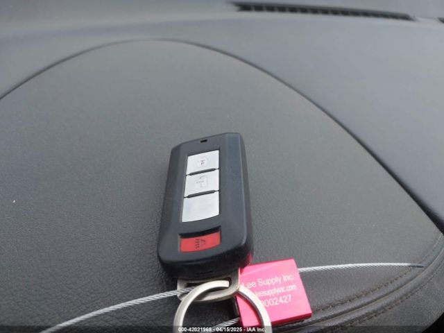 JA4AD3A32GZ038817 Mitsubishi Outlander Sel