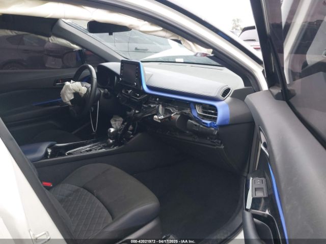 JTNKHMBX9L1092934 Toyota C-HR XLE