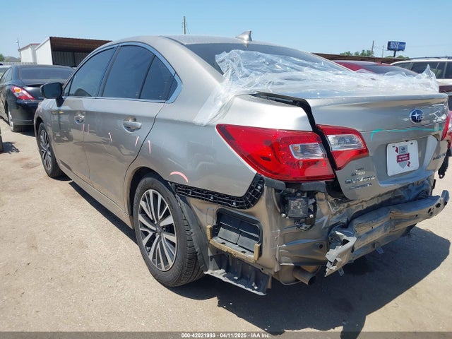 4S3BNAH61K3038105 Subaru Legacy 2.5i Premium