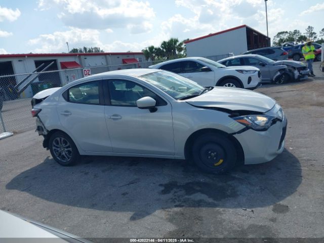 3MYDLBYVXKY523153 Toyota YARIS LE