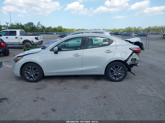 3MYDLBYVXKY523153 Toyota YARIS LE