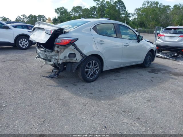 3MYDLBYVXKY523153 Toyota YARIS LE