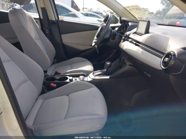 3MYDLBYVXKY523153 Toyota YARIS LE
