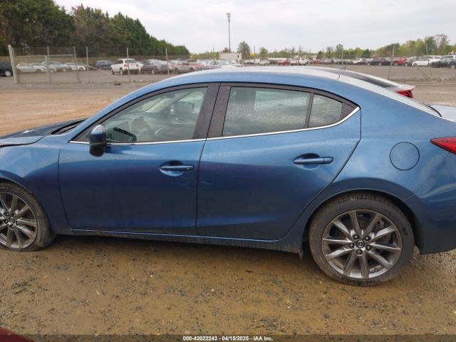 3MZBN1V39JM262260 Mazda Mazda3 Touring