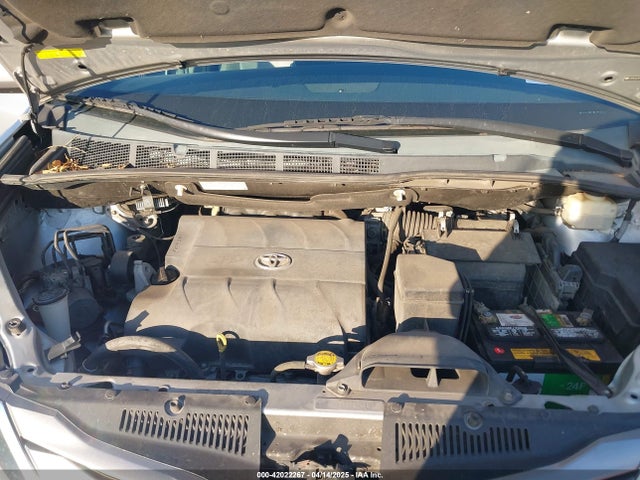 5TDYK3DC9FS610925 Toyota Sienna Xle 7 Passenger